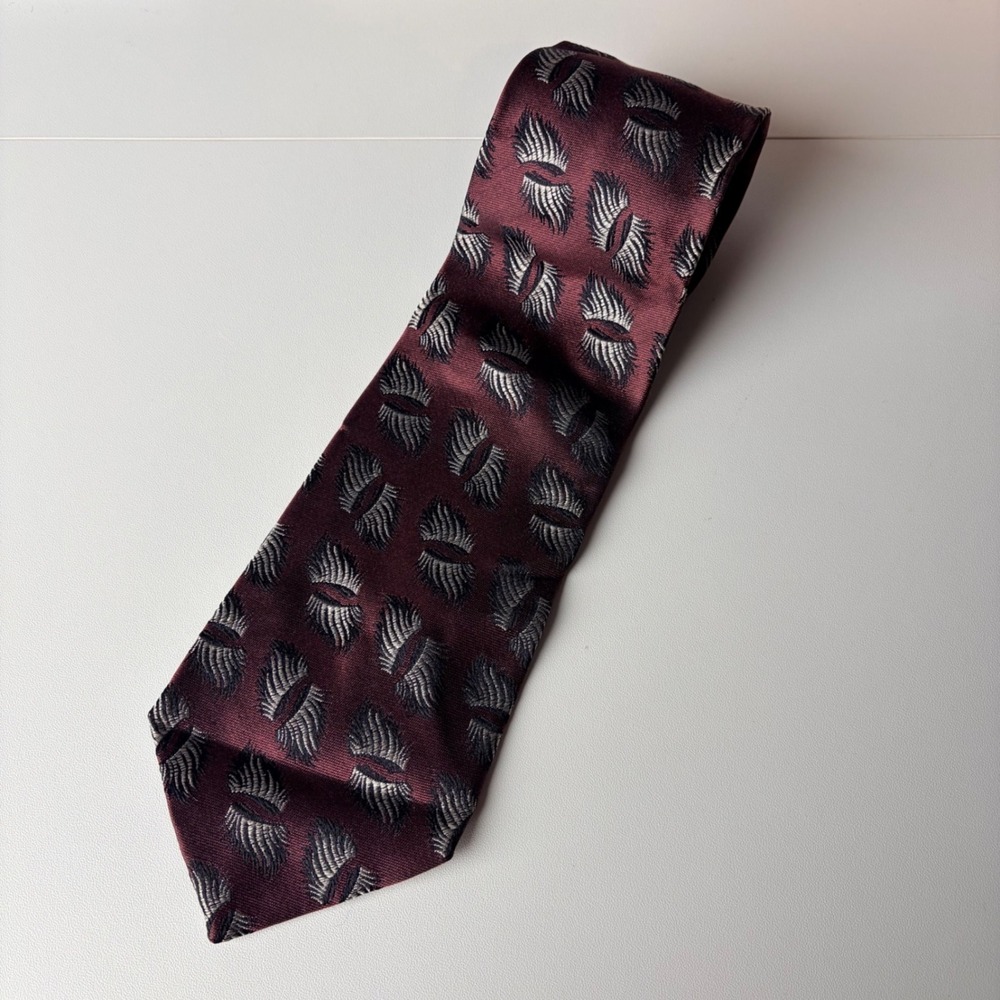 Giorgio Armani Silk Tie Burgundy Grey Geometric Wing Pattern Made in Italy 3.75"